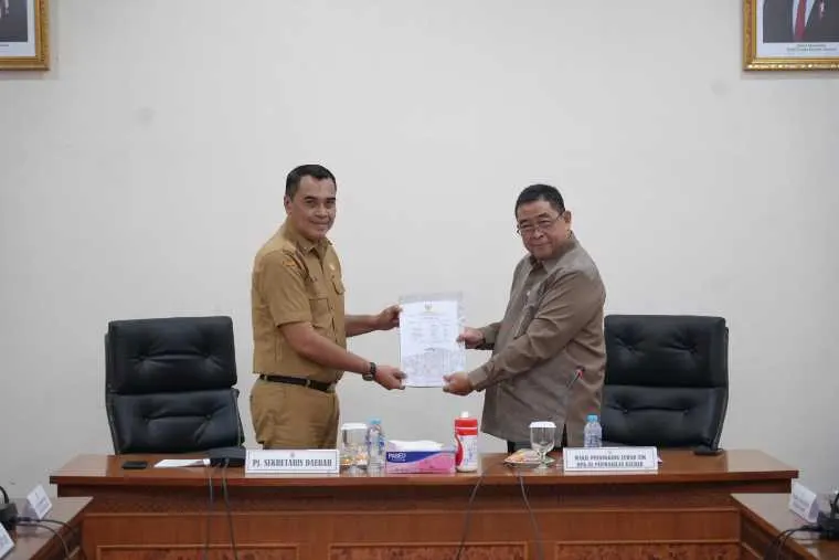 Entry Meeting Pemeriksaan Pendahuluan Kepatuhan atas Belanja Daerah Tahun Anggaran 2026 dipimpin Pj. Sekda Hendra di Ruang Arwana, Kantor Gubernur Kalimantan Barat, Senin (5/10/2026).