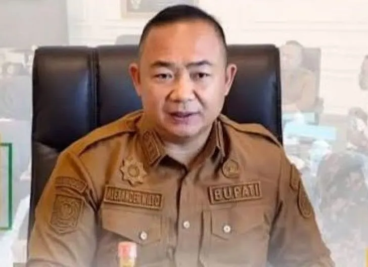 Bupati Ketapang Alexander Wilyo