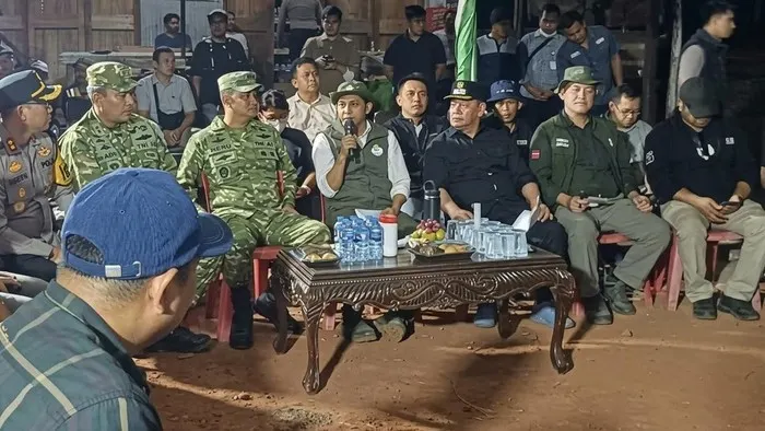 Menhut berdialog dengan unsur pejabat daerah dan masyarakat di Sampit