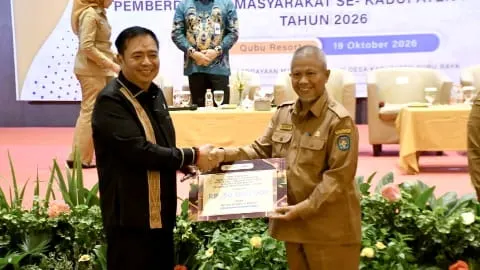 Lasarus Hadiahkan Umrah untuk Qori Peraih Emas MTQ Kubu Raya.