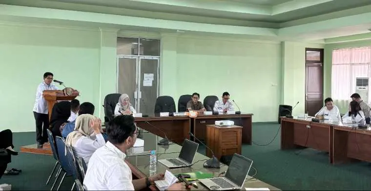 Sekda Mempawah Abdul Malik membuka secara resmi Monev Kinerja Perisai Aktif di Aula BAPPERIDA Kabupaten Mempawah, Rabu (21/10/2026).