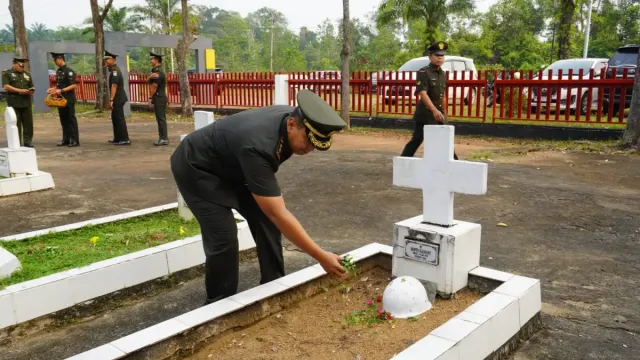 Jelang HUT ke-81 TNI, Kodim 1204 Sanggau Ziarah ke TMP Patriot Bangsa