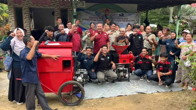 Poltesa Salurkan Mesin Pascapanen untuk Tingkatkan Produktivitas Petani Singkawang