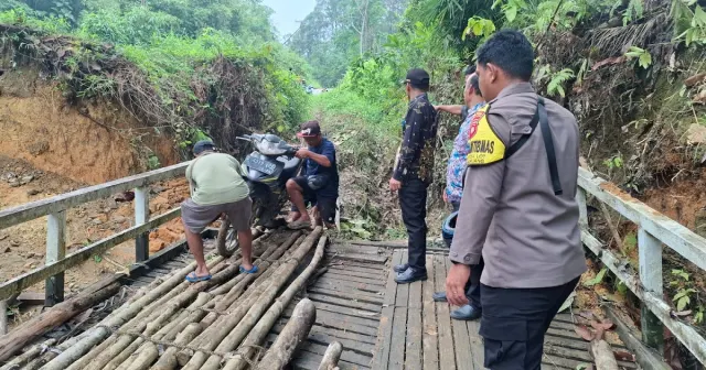 Jembatan Sungai Bedungan Rusak, Akses Kendaraan Besar di Seberuang Terganggu