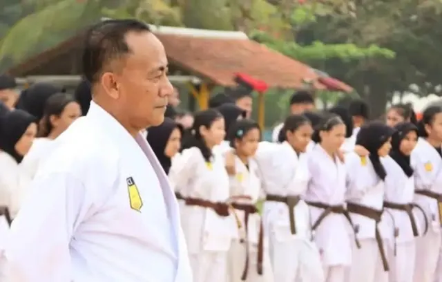 Krisantus Dorong Inkanas Kalbar Cetak Karateka Berprestasi